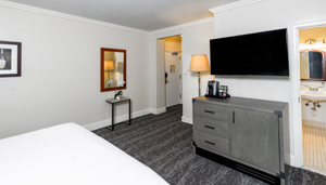 An accessible Deluxe guestroom at The Gideon Putnam